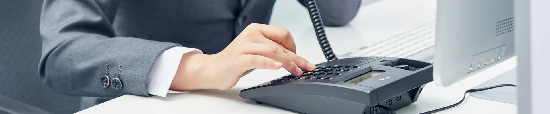 आमच्याशी संपर्क साधा